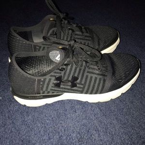 Black Under Armor tennis shoes